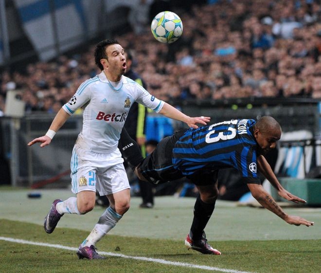 Các hậu vệ Inter Milan dễ dàng bị tiền đạo Marseille qua mặt.